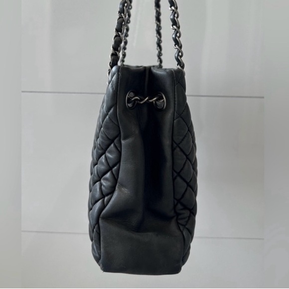 Chanel shopping tote - Picture 2 of 9